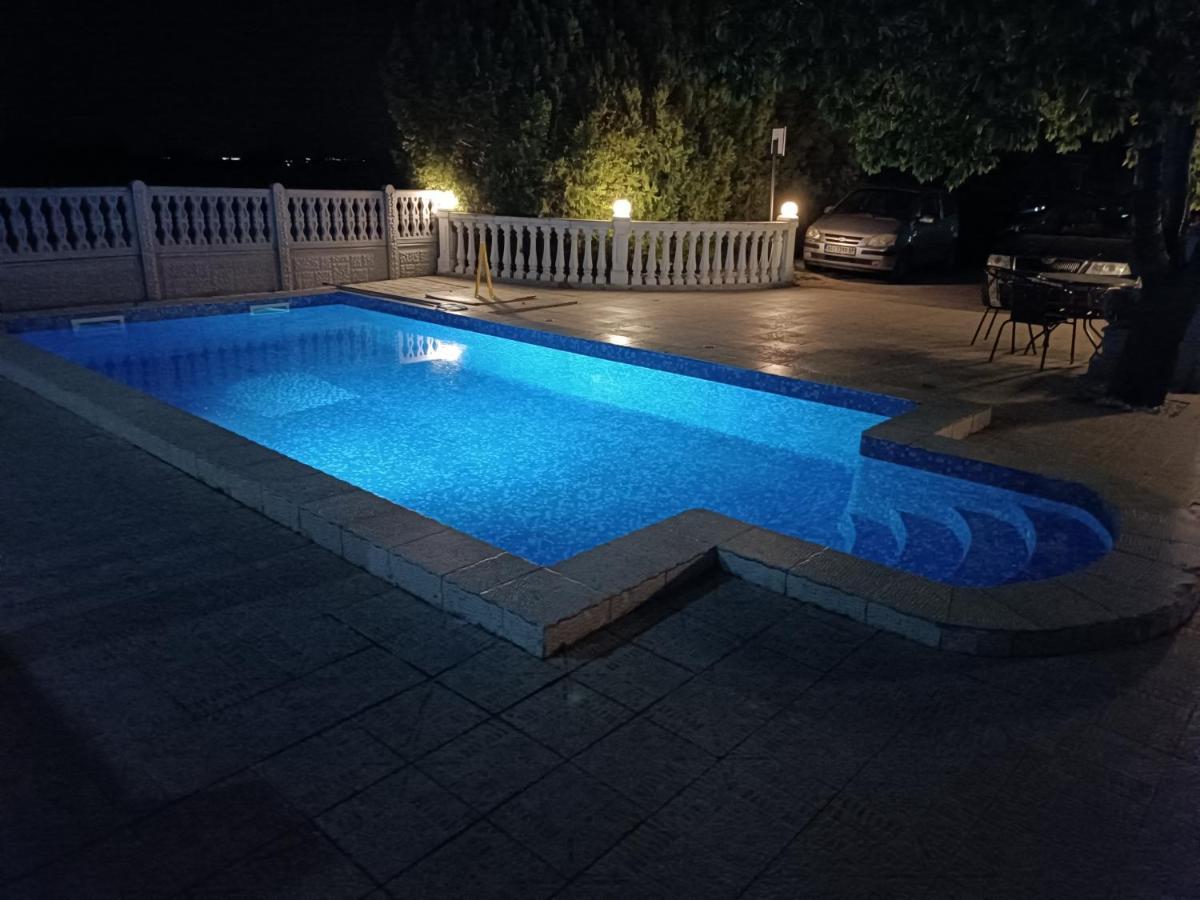 V & V Villa Lalince Bagian luar foto