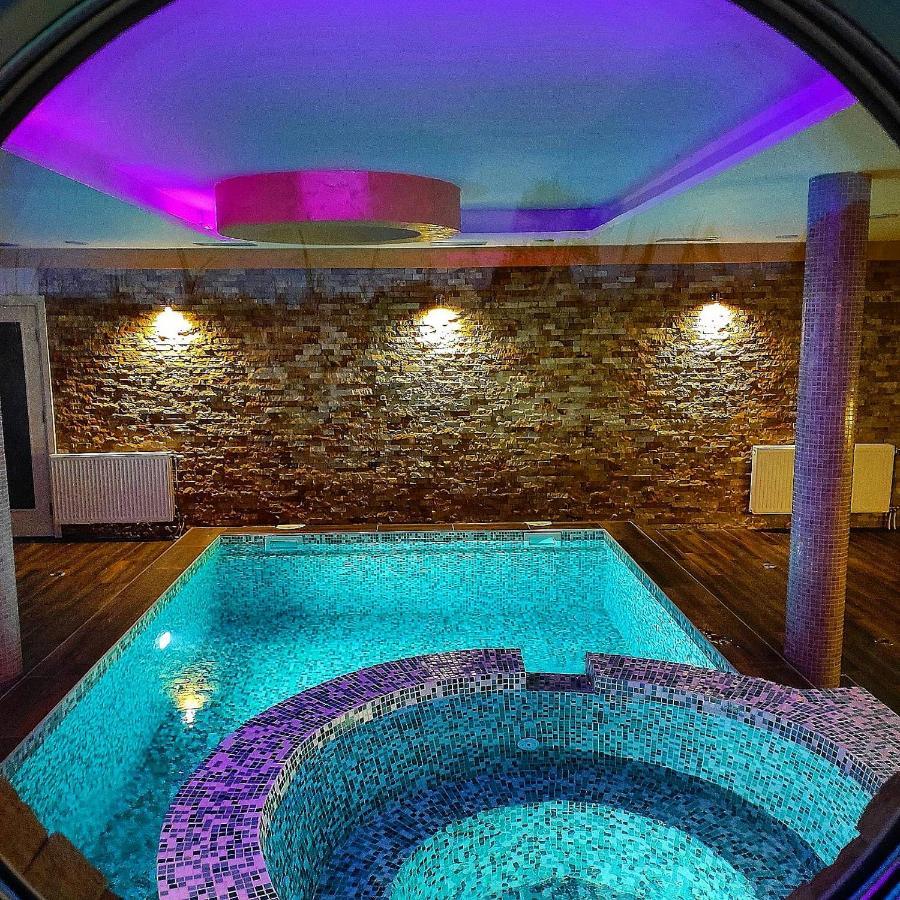 V & V Villa Lalince Bagian luar foto