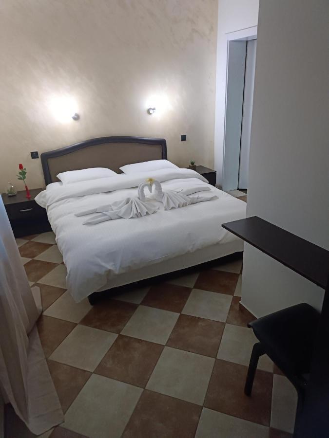 V & V Villa Lalince Bagian luar foto