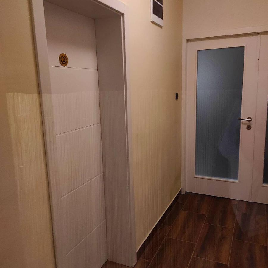 V & V Villa Lalince Bagian luar foto