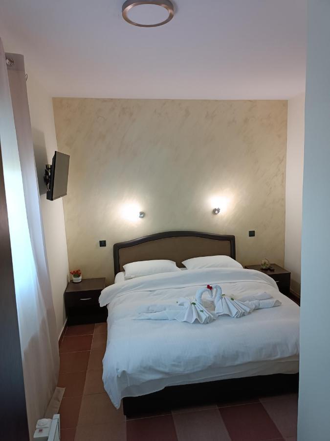 V & V Villa Lalince Bagian luar foto