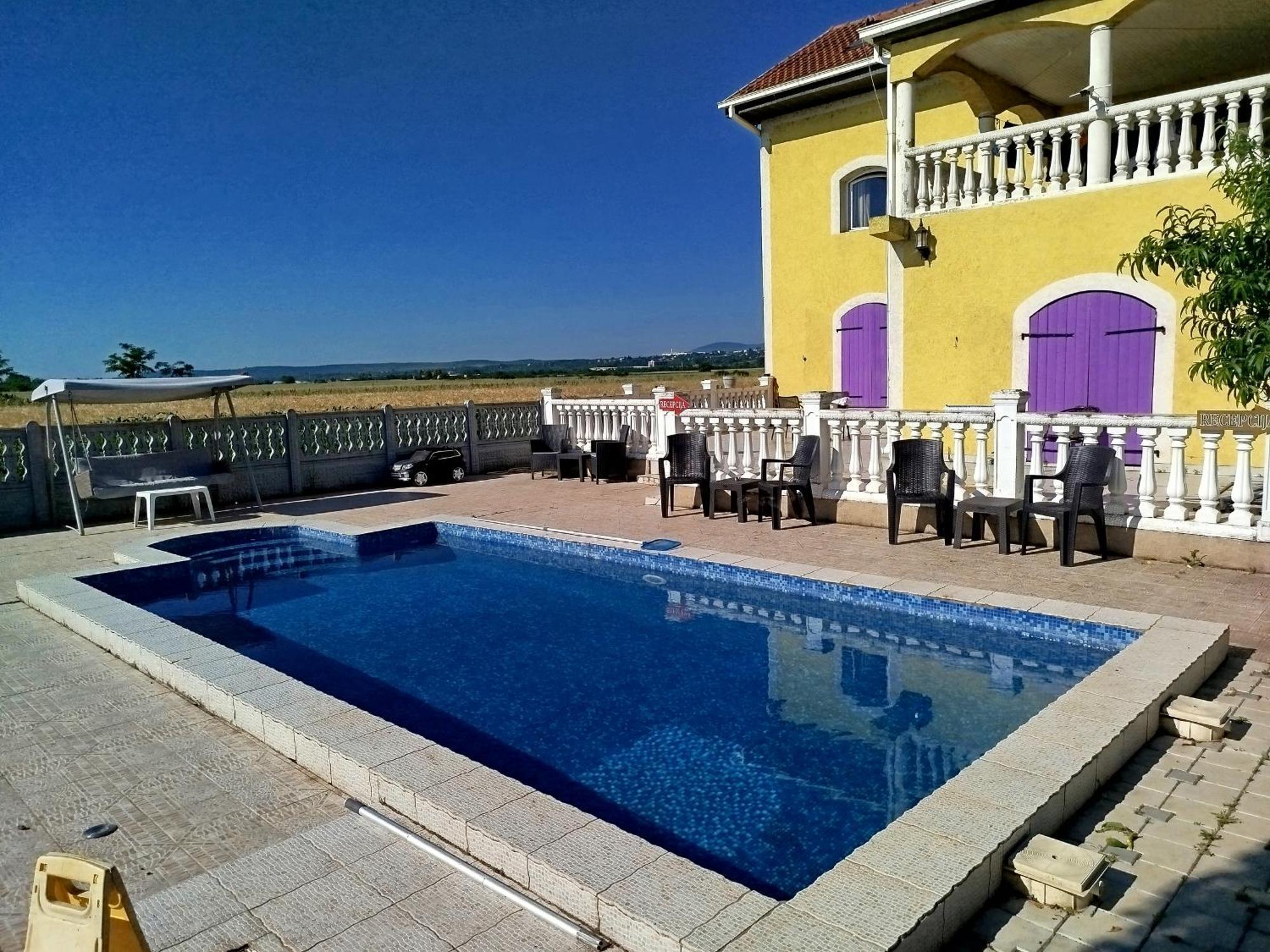 V & V Villa Lalince Bagian luar foto