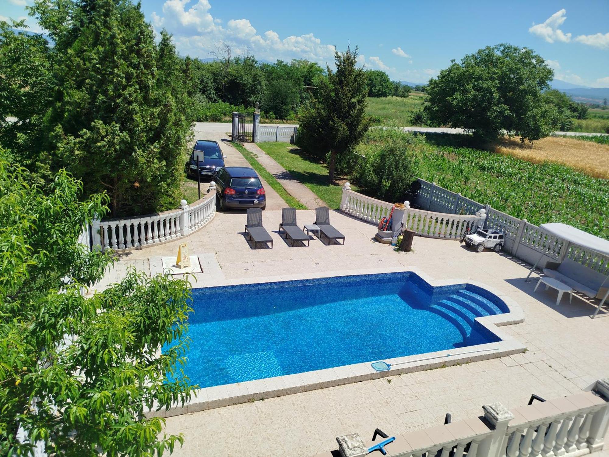 V & V Villa Lalince Bagian luar foto